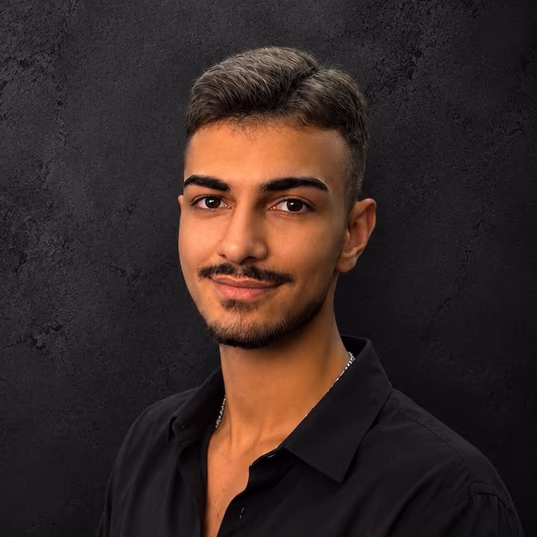Sipan, Praktikant im Ayaz Barbershop